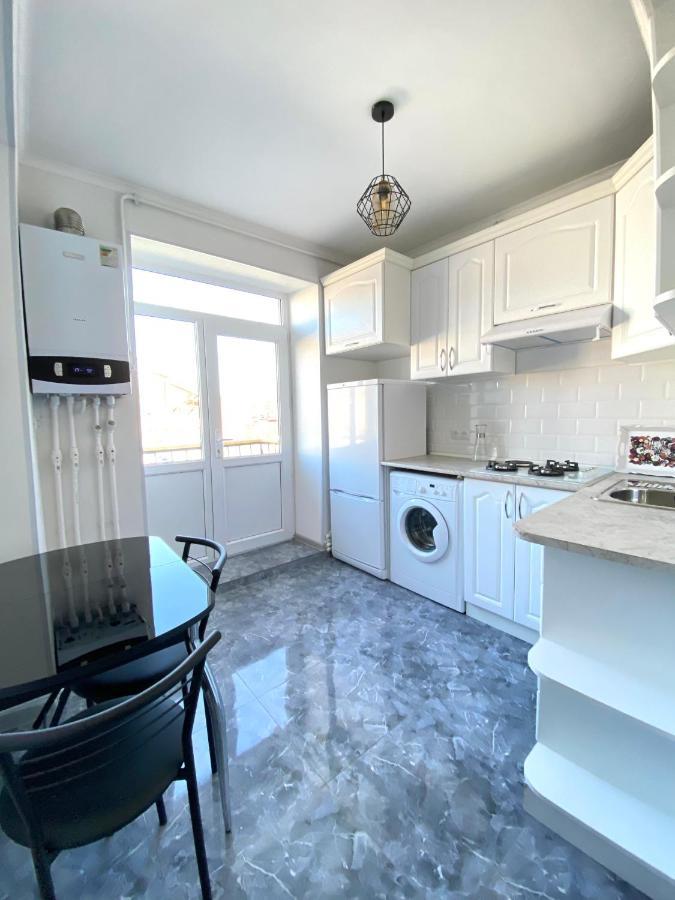Modern Apartment In The Heart Of Гюмри Экстерьер фото