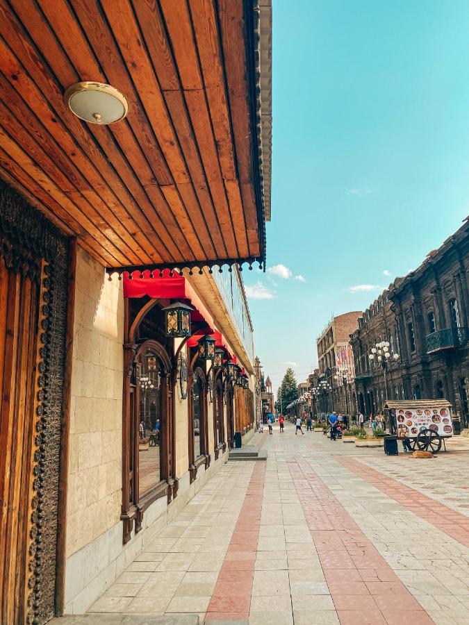 Modern Apartment In The Heart Of Гюмри Экстерьер фото